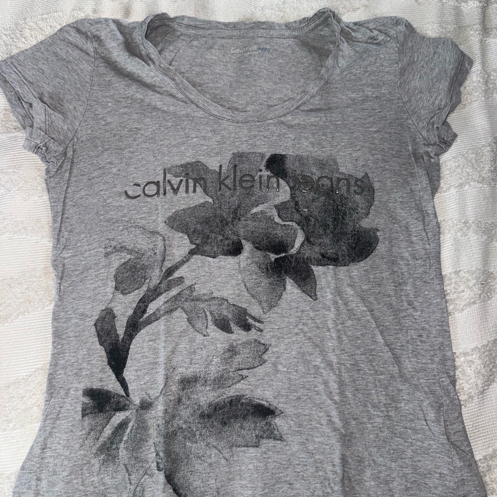 Calvin Klein Jeans Gray Graphic Fitted Cap Sleeve Tee